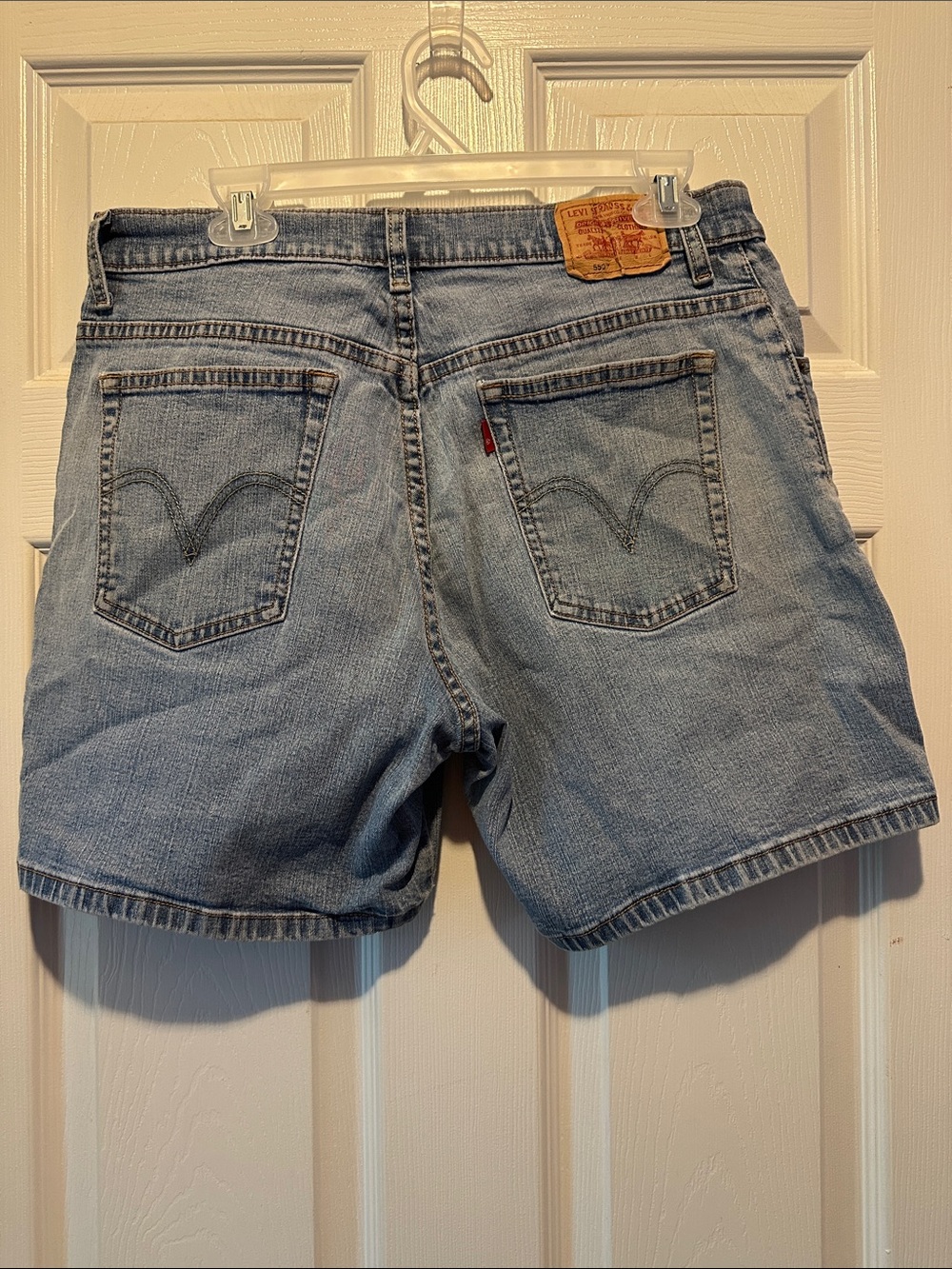 Vintage Levi’s 550 relax fit denim shorts women’s size 14